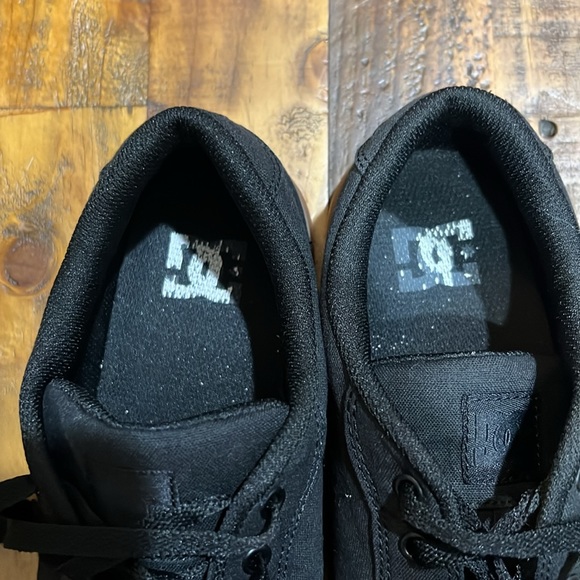 DC boys sneakers 👟 - Picture 2 of 5